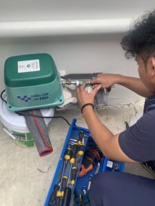 งานซ่อมเครื่องเติมอากาศที่โชว์รูมรถ