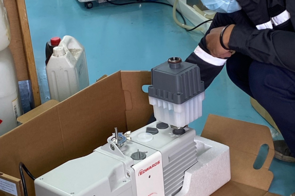 Service vacuum and blower